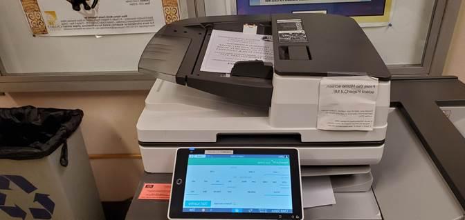 理光复印机文件装载在送料盘上